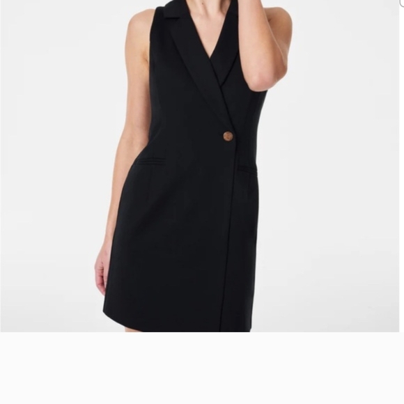 SPANX Dresses & Skirts - SPANX The Perfect Vest Black Size XL Sample